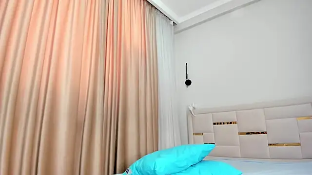 Živá chatovací místnost Lola_Peach