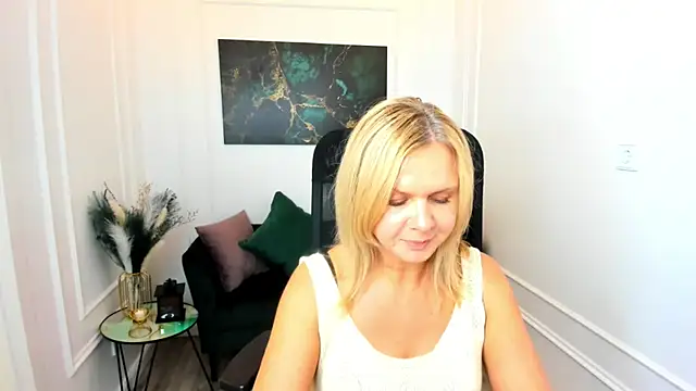 AgathaKlouin Chat XXX live