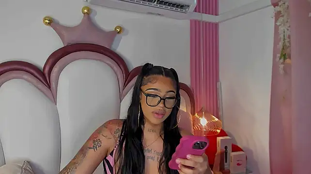 Mia_Jansen Show in webcam
