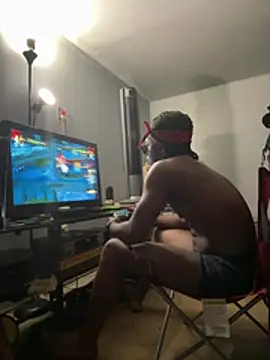 MIGHTYDEMONXXX: διαδικτυακό σόου στην κάμερα