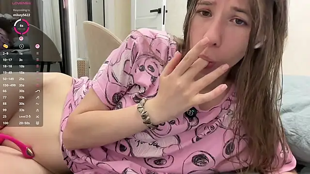 tinykisa's Webcam Show
