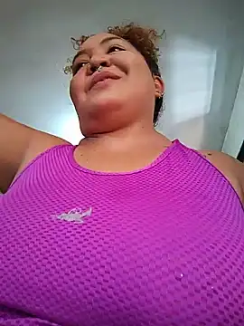 CurvyHeat: διαδικτυακό σόου στην κάμερα