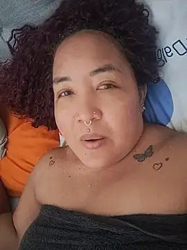 CurvyHeat: διαδικτυακό σόου στην κάμερα
