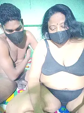 Show modela Group_Of_Lust na web-kameri