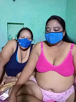 Show modela Group_Of_Lust na web-kameri