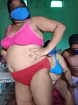 Show modela Group_Of_Lust na web-kameri