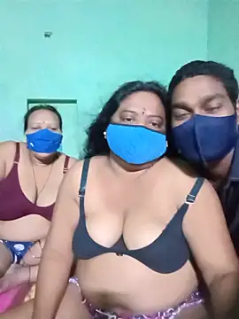 הופעת וובקאם של Group_Of_Lust