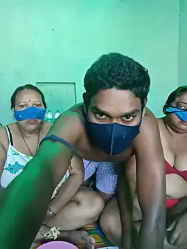Show modela Group_Of_Lust na web-kameri