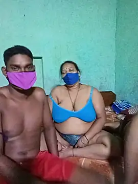 Show modela Group_Of_Lust na web-kameri