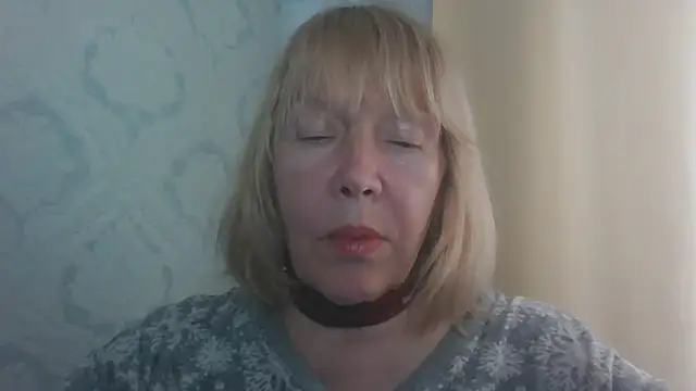 Pertunjukan Kamera Web OlgaShine