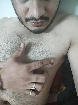 singleboy012001: διαδικτυακό σόου στην κάμερα