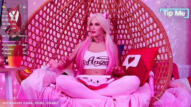 dana_more Adlı Modelin Web Kamerası Şovu