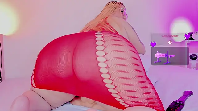EmmaRouss1 Show in webcam