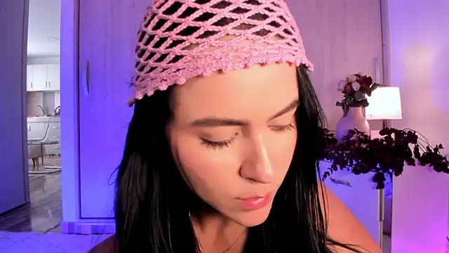 CoralineKam1 Live XXX-Chat