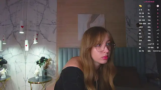 LoraineLuff Adlı Modelin Web Kamerası Şovu