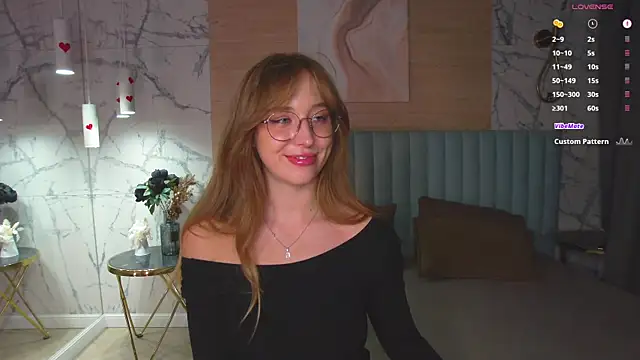 LoraineLuff Show in webcam