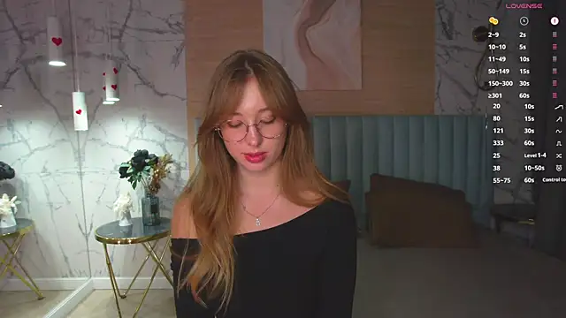 LoraineLuff Pertunjukan Webcam