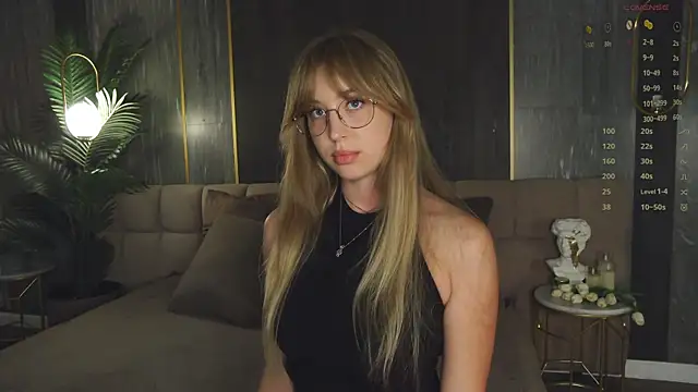 LoraineLuff Webcam-Show