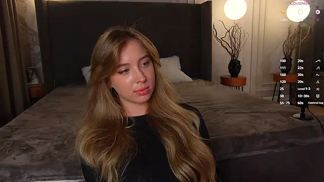 عرض كام LoraineLuff