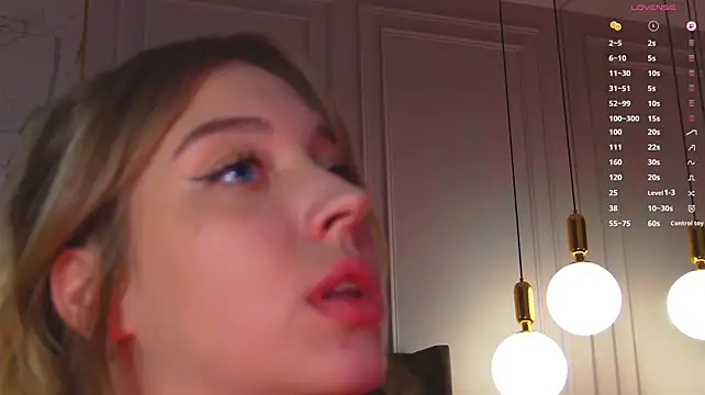 Chat XXX en directo de LoraineLuff