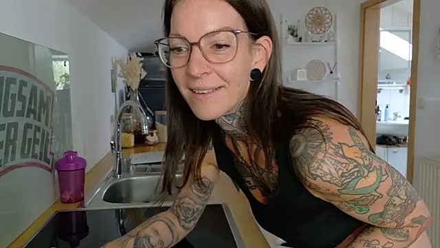 BrownieyQueen Show in webcam