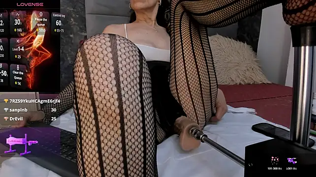 Bella_Evans_ Show in webcam