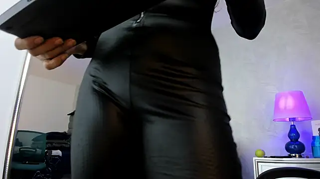 Bella_Evans_ Show in webcam