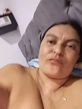 Horny-Mommy-Dirty Adlı Modelin Web Kamerası Şovu