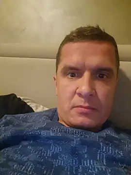 FallingAnswer56: διαδικτυακό σόου στην κάμερα