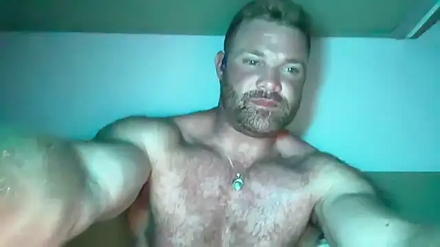 CloudyMuscle28: διαδικτυακό σόου στην κάμερα