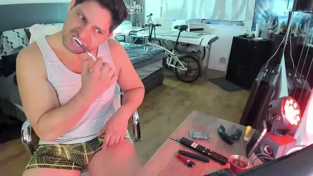 mr_almo webkamerás műsora