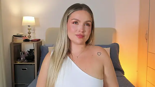 Chat +18 de GaiaBaker ao vivo
