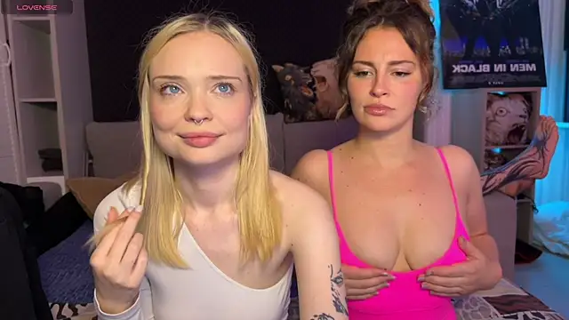 הופעת וובקאם של dollfromvenus