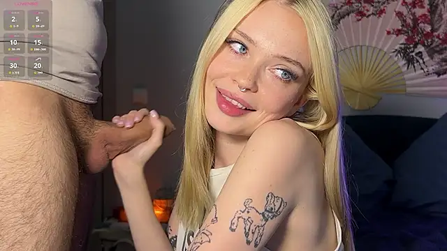 הופעת וובקאם של dollfromvenus