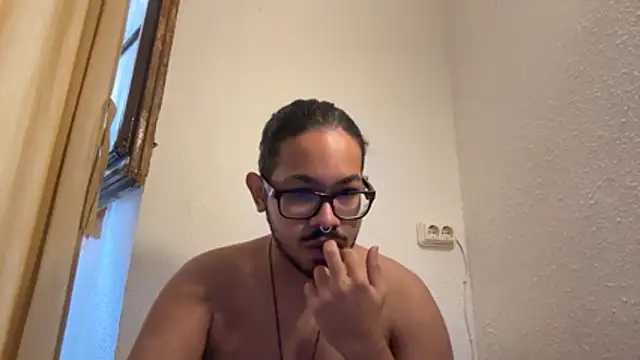 Show modela MrMagnificat na web-kameri