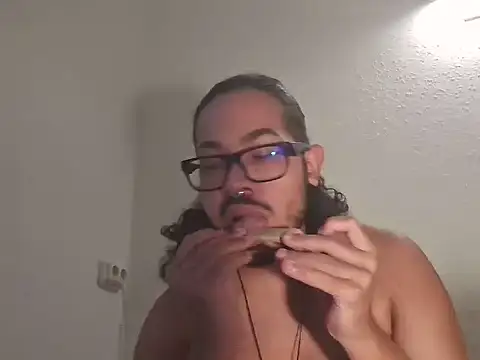 عرض كام MrMagnificat