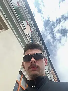 big_cock_is_back Adlı Modelin Web Kamerası Şovu