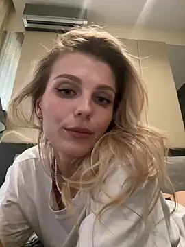 צ'אט XXX בשידור חי של My_Hotgirl