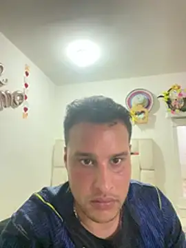 Latino_jr live XXX chat