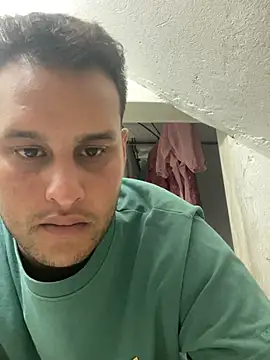 Latino_jr webkamerás műsora