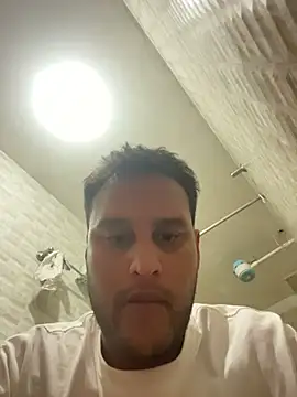 Latino_jr webkamerás műsora