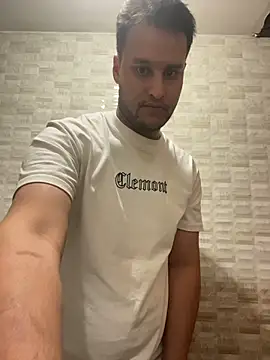 Latino_jr webkamerás műsora