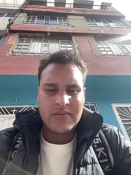 Latino_jr webkamerás műsora