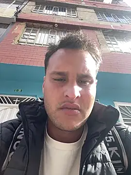 Latino_jr Show Webcam