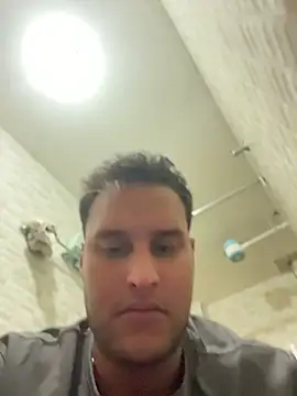 Show modela Latino_jr na web-kameri