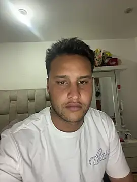 Latino_jr 在線直播表演