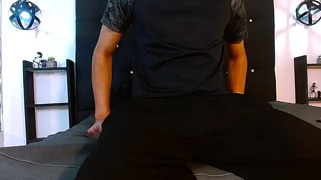Liam_crox Show in webcam