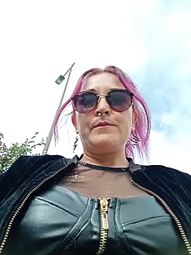 sophie_banger: διαδικτυακό σόου στην κάμερα