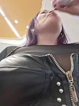Pokazy przed kamerką – sophie_banger