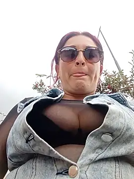 sophie_banger: διαδικτυακό σόου στην κάμερα